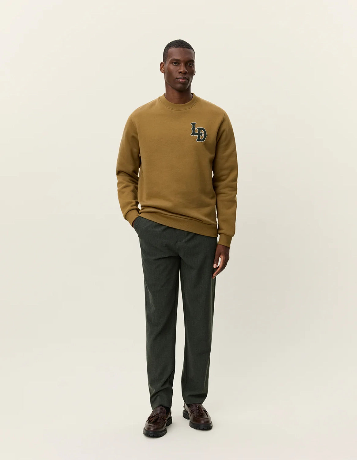 LES DEUX BRADY LD PATCH CREW NECK SWEATSHIRT 1001045