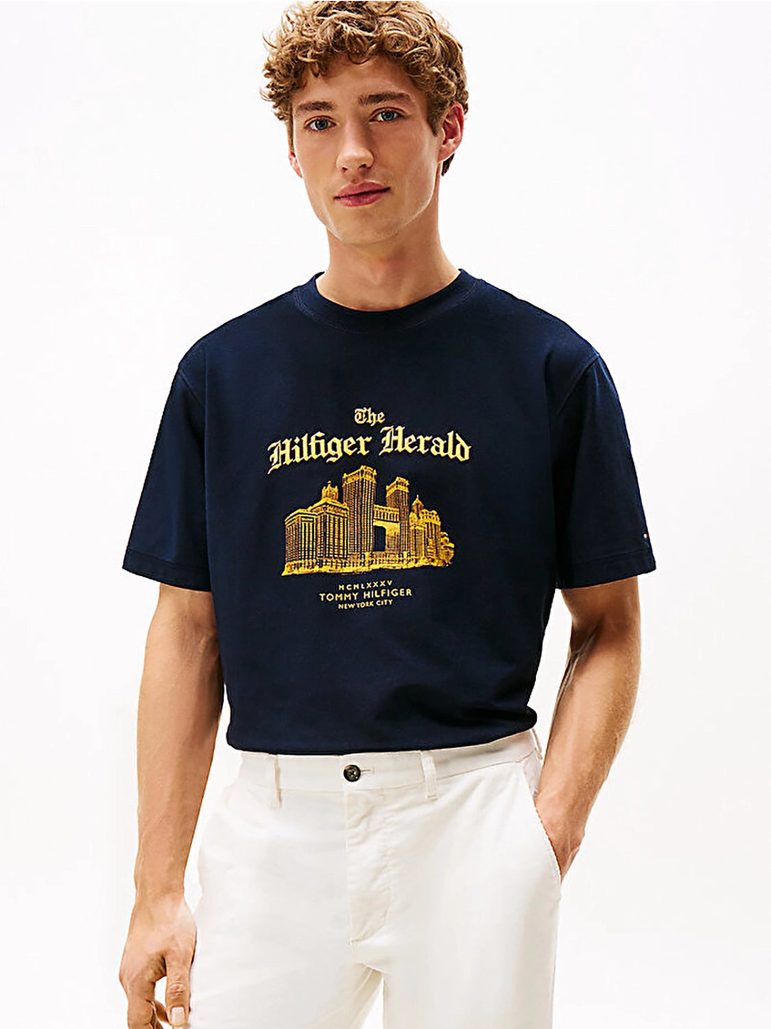 TOMMY HILFIGER NY HERALD SKYLINE GRAPHIC TEE MW0MW40920