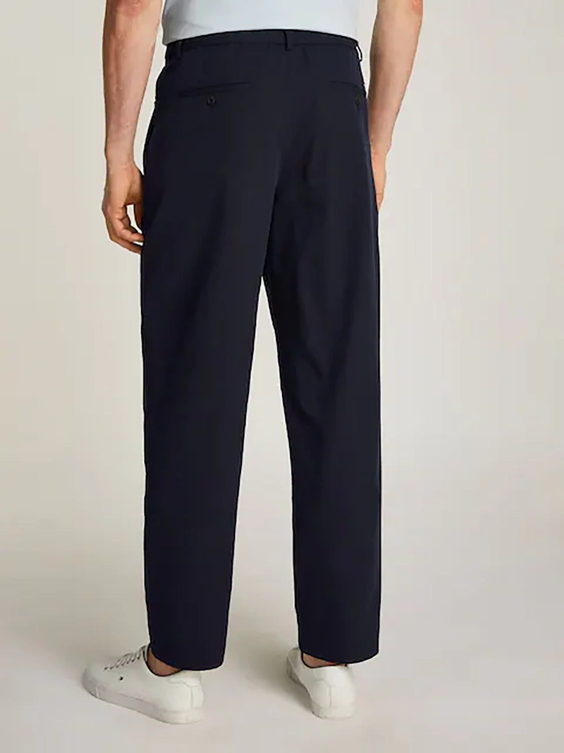 TOMMY HILFIGER GREENWICH WIDE TAPERED FIT PLEATED TWILL CHINO MW0MW37271