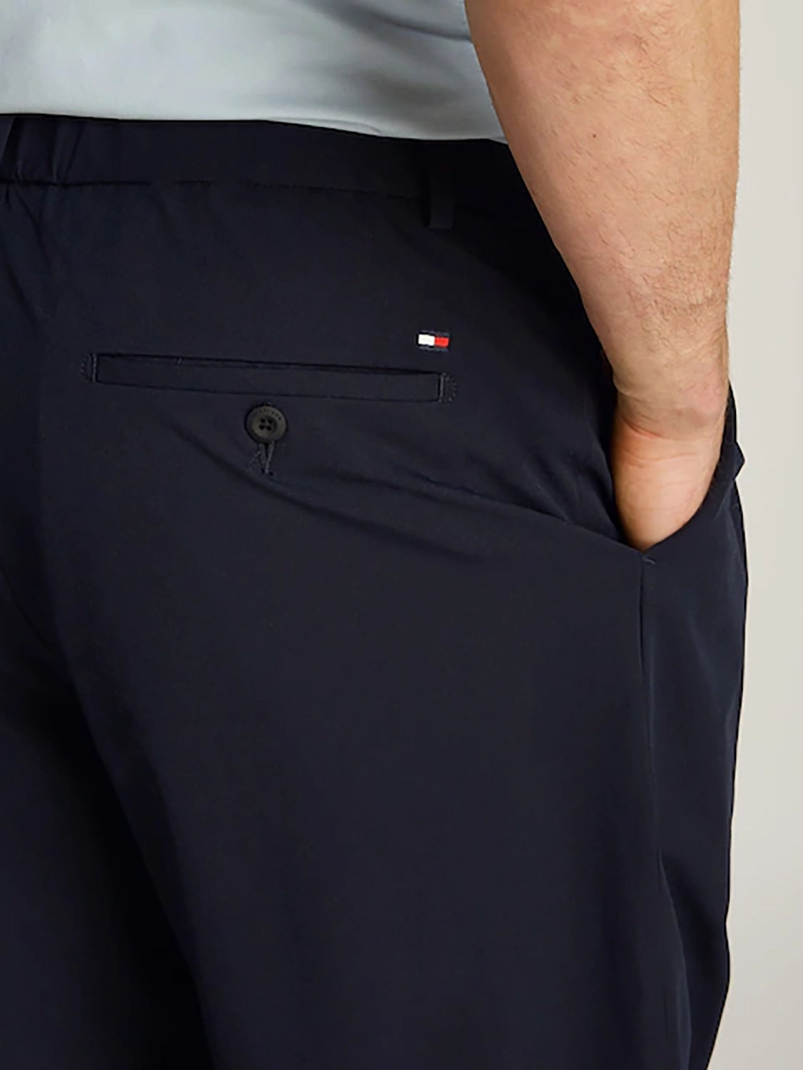 TOMMY HILFIGER GREENWICH WIDE TAPERED FIT PLEATED TWILL CHINO MW0MW37271