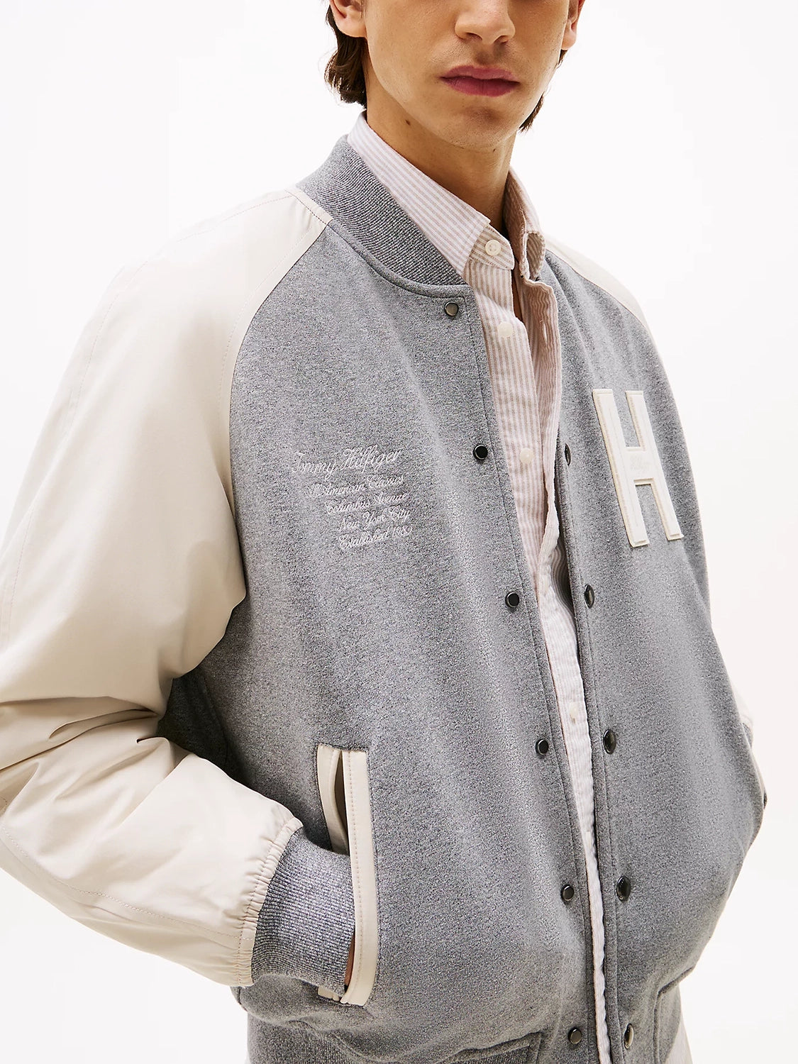 TOMMY HILFIGER MIX MEDIA VARSITY NEWSPRINT BOMBER JACKET MW0MW39684