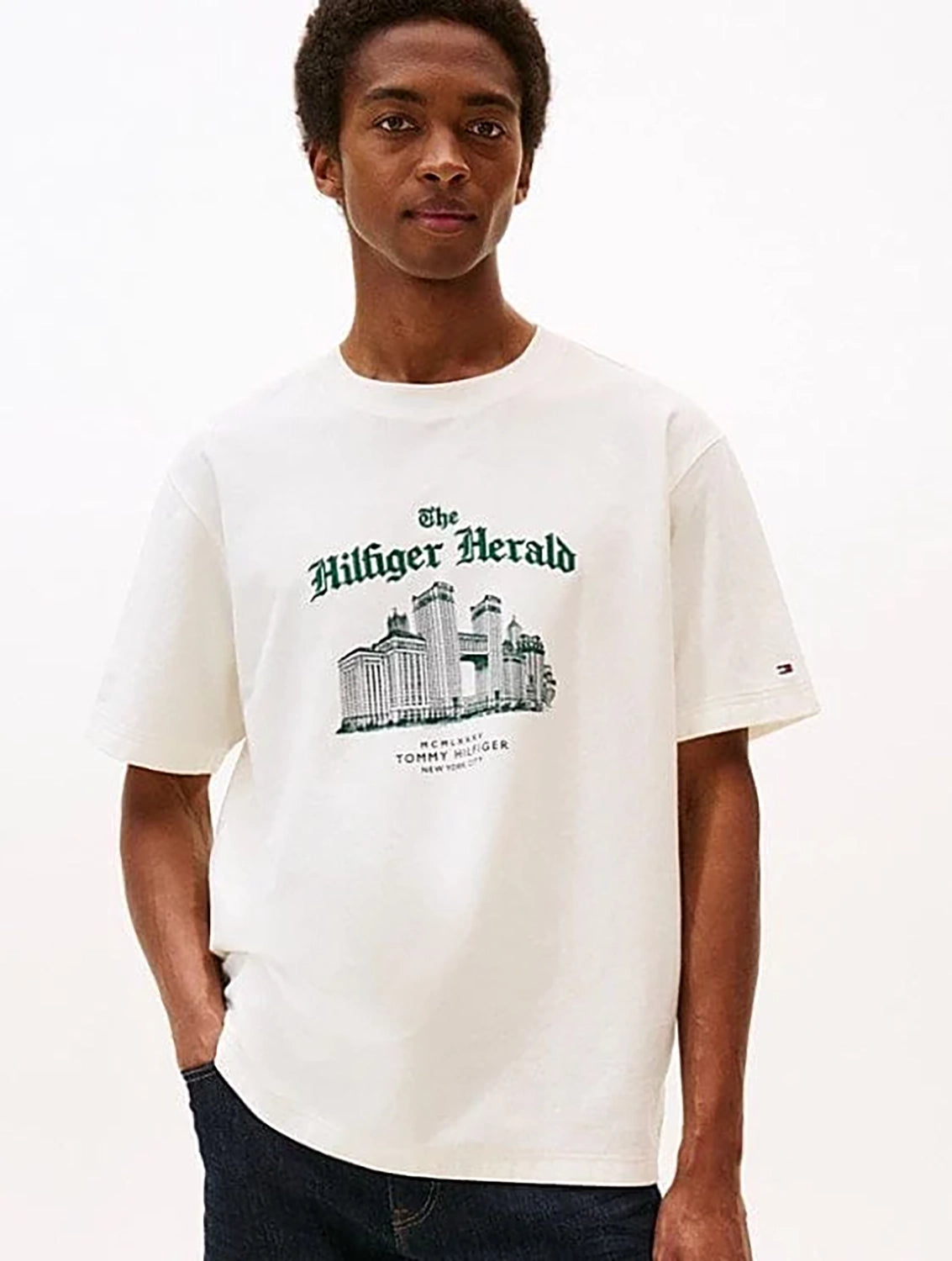 TOMMY HILFIGER NY HERALD SKYLINE GRAPHIC TEE MW0MW40920
