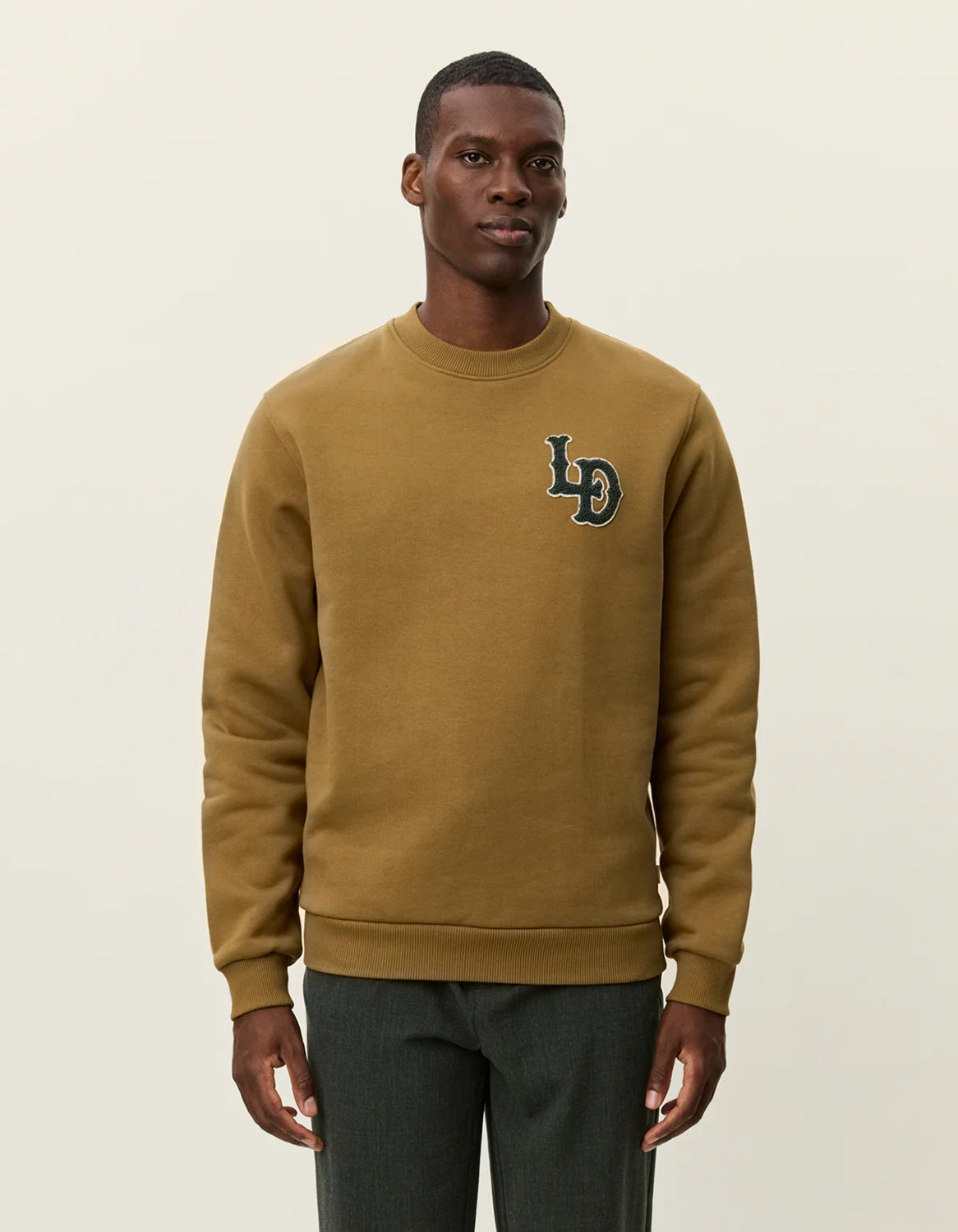 LES DEUX BRADY LD PATCH CREW NECK SWEATSHIRT 1001045