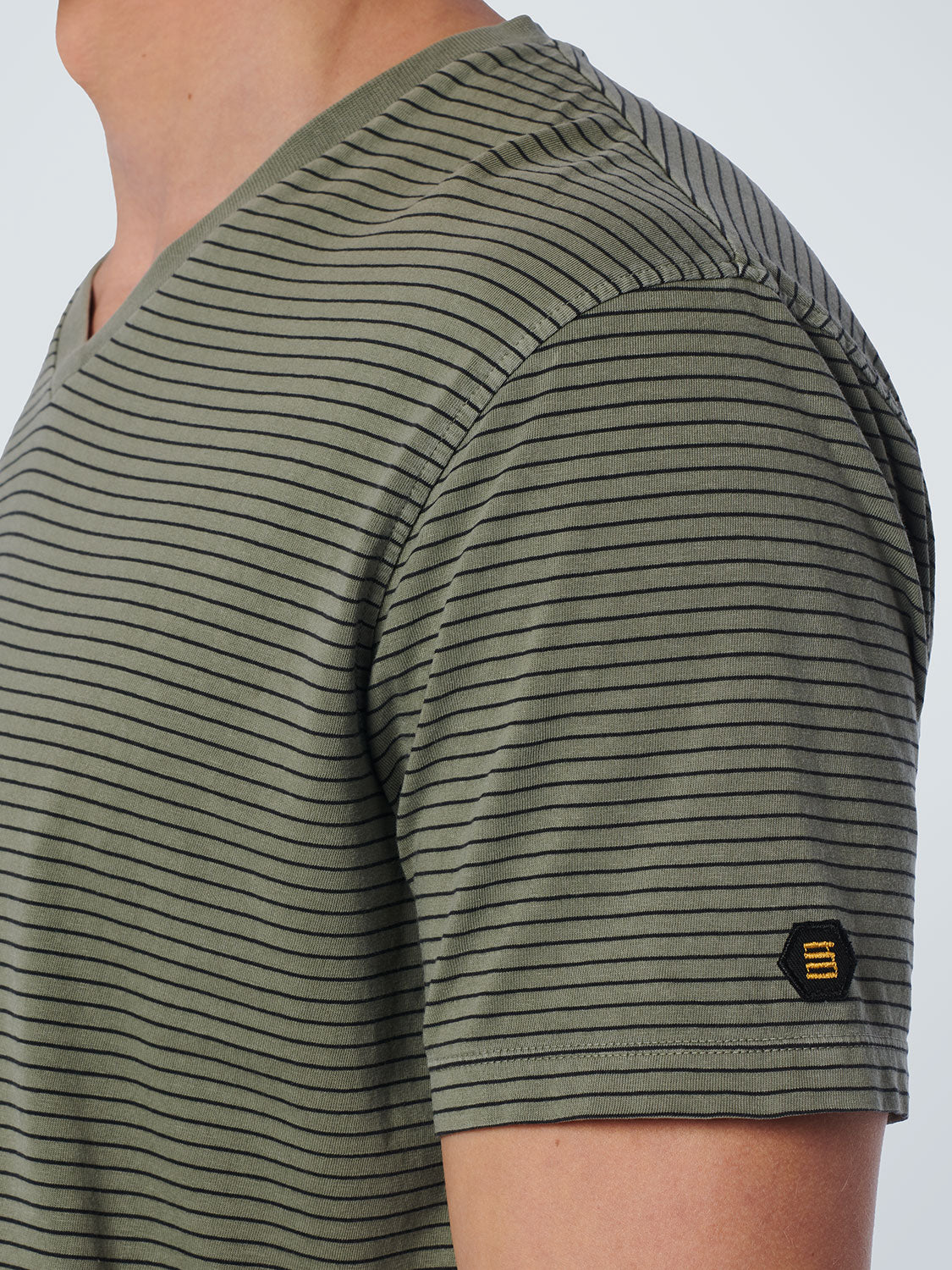 NO EXCESS STRIPE V-NECK T-SHIRT 19350320