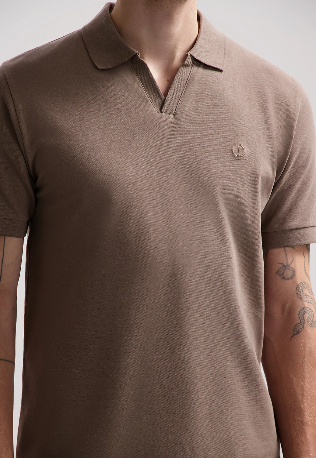 DSTREZZED BOWIE V-NECK STRETCH COTTON POLO 240022