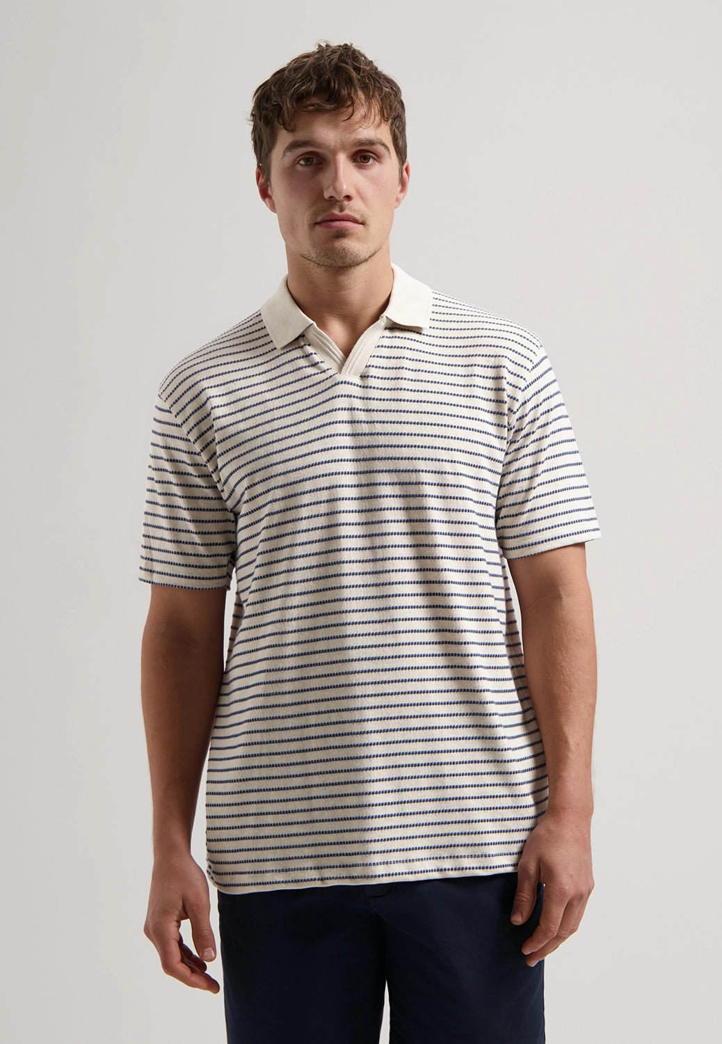DSTREZZED ALISTAR V-NECK STRIPE POLO 240152