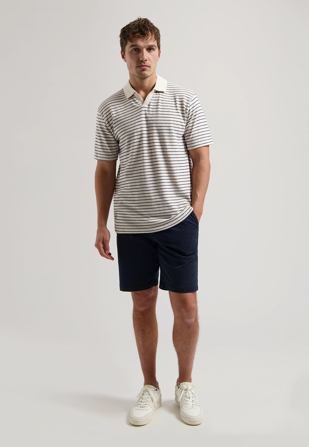 DSTREZZED ALISTAR V-NECK STRIPE POLO 240152