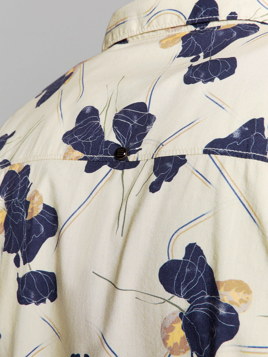 NO EXCESS REVERSE COLLAR S/S PRINT SHIRT 27440346