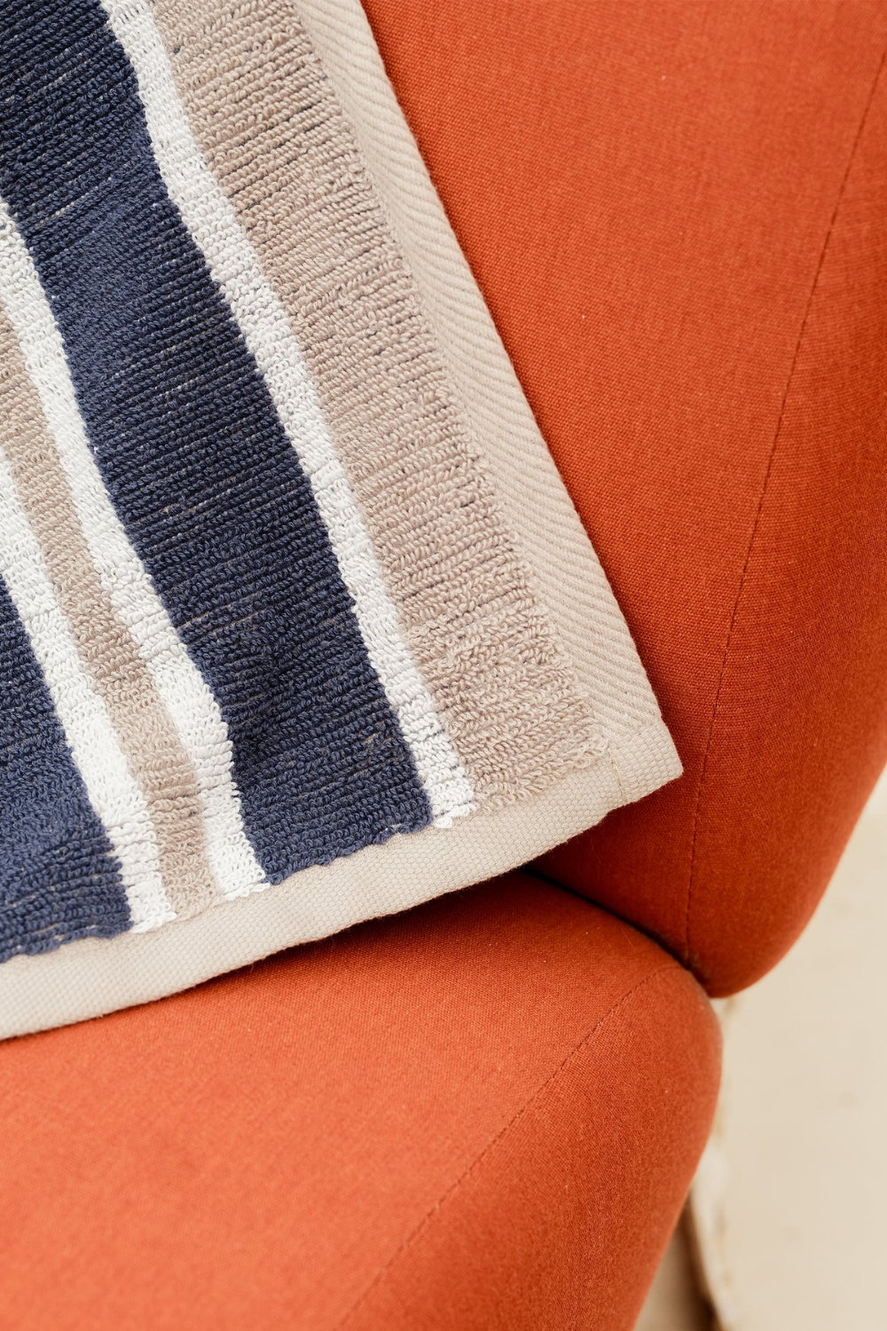 MR SIMPLE HOLIDAY CHEERS BEACH TOWEL M13111113