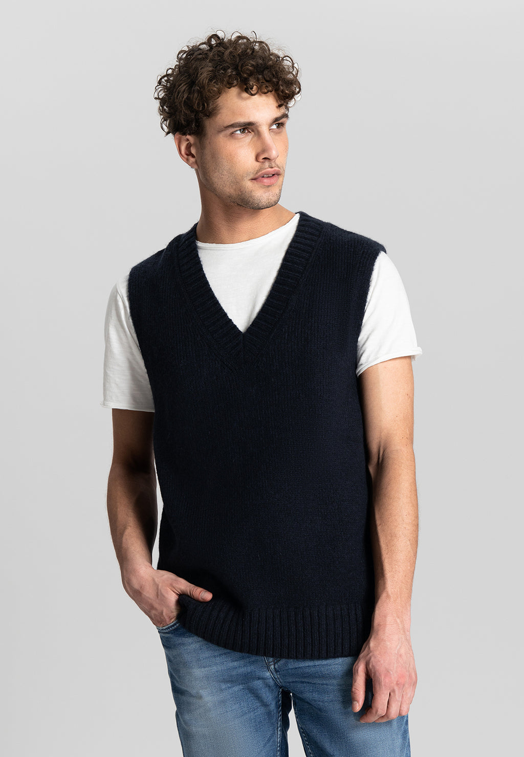 DSTREZZED HUGIN SLEEVELESS VEST 420052