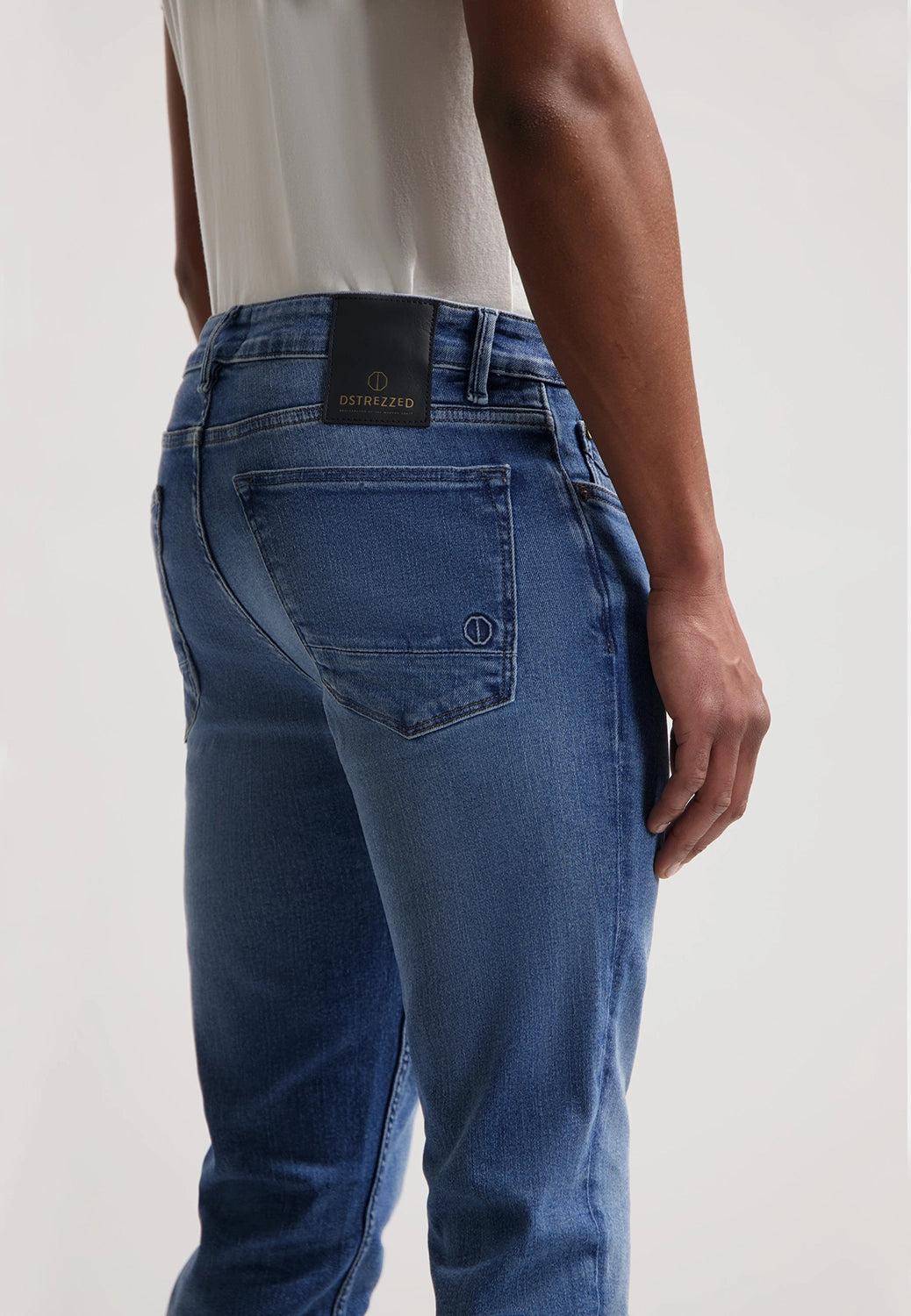 DSTREZZED LANCASTER 5 POCKET SLIM JEAN 551540