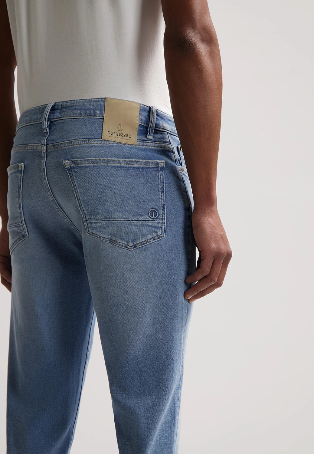 DSTREZZED LANCASTER 5 POCKET SLIM JEAN 551542