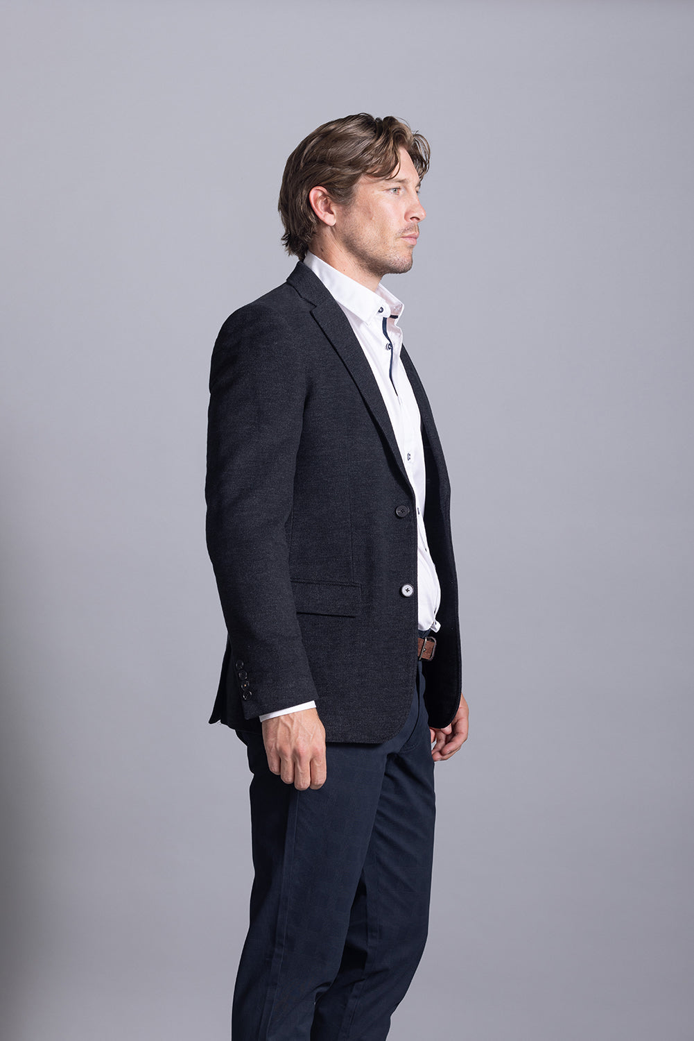 Hartford's Menswear Cutler & Co Johnson X Blazer CW40251, men's navy blazer side view to see fit and details