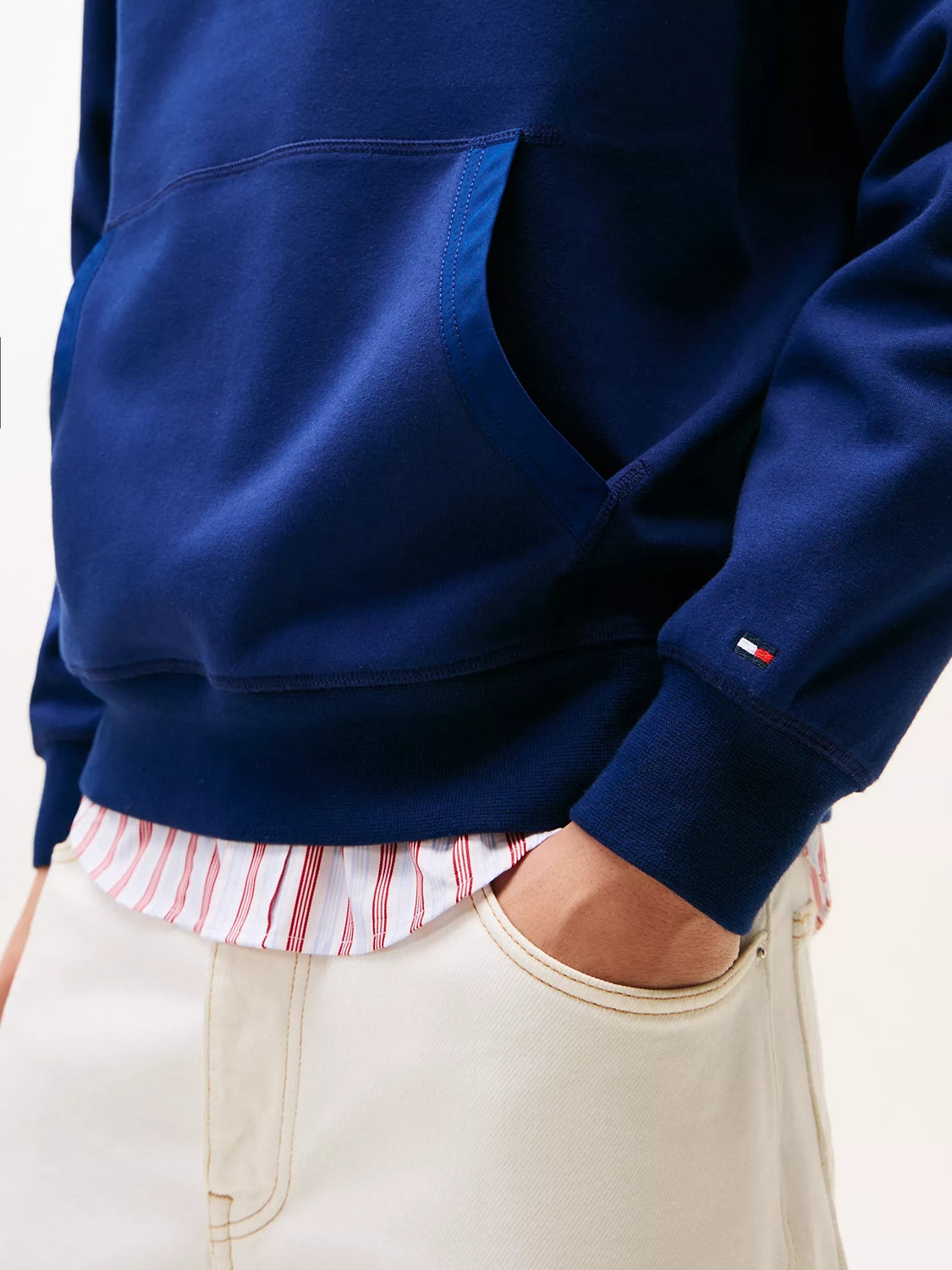 TOMMY HILFIGER ARCH EMBOSSED HOODED SWEATSHIRT MW0MW39402