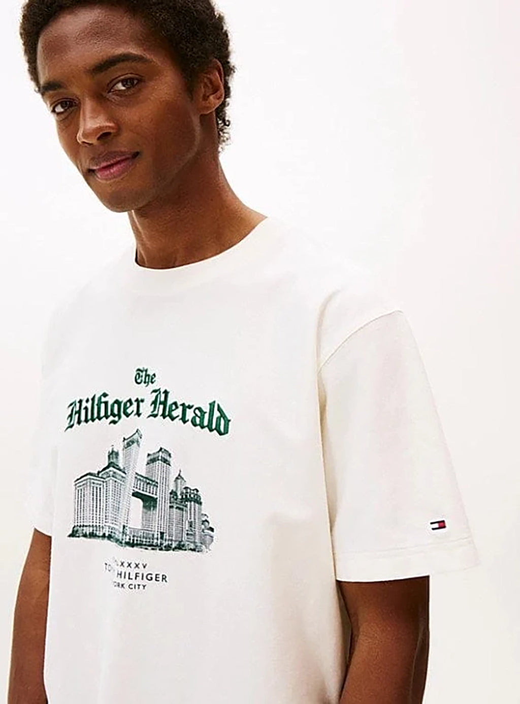 TOMMY HILFIGER NY HERALD SKYLINE GRAPHIC TEE MW0MW40920